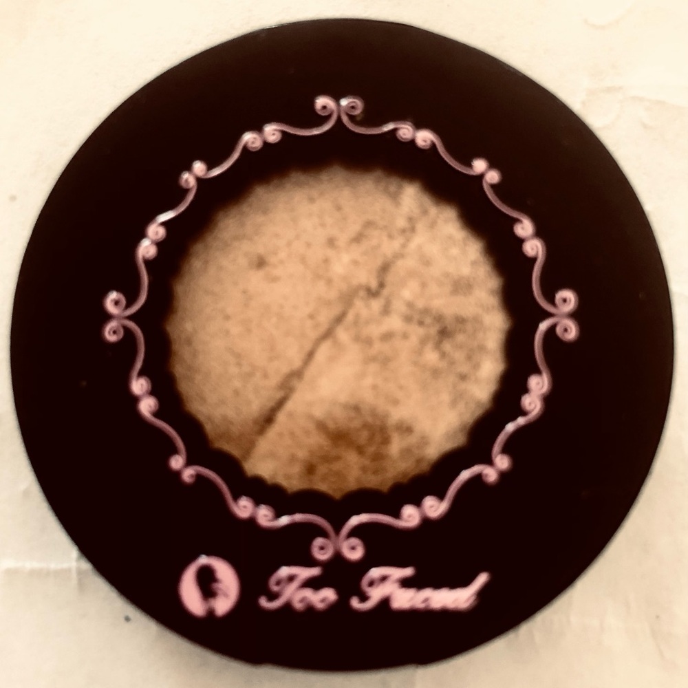Too Faced Eye Shadow - Oscar | A Gold Shimmer Compact